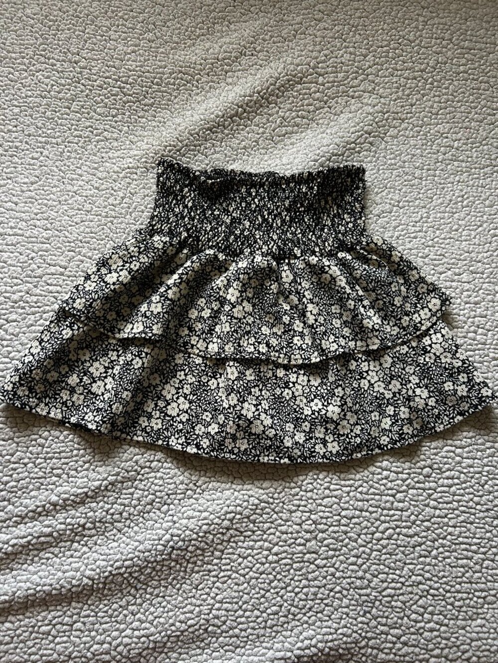 Zara Kids -- black/ white flower ruffle mini skirt, elastic waistband